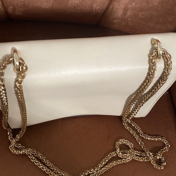 Italian Leather Company Cream crossbody bag. - Picture 4 of 6